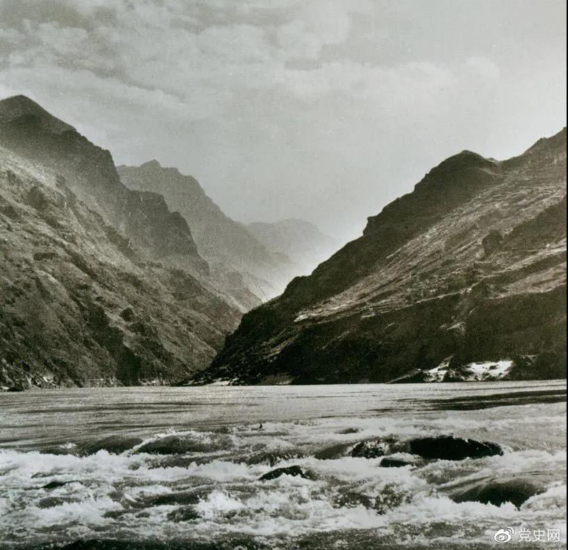 1935年5月3日至9日，紅一方面軍利用7條渡船從皎平渡全部渡過金沙江。