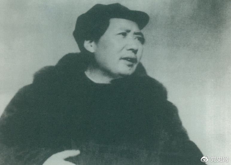 　　1949年3月23日，毛澤東率領(lǐng)中共中央機(jī)關(guān)離開西柏坡前往北平。出發(fā)時(shí)，他對周恩來說，今天是進(jìn)京的日子，進(jìn)京趕考去。我們決不當(dāng)李自成，我們都希望考個(gè)好成績。