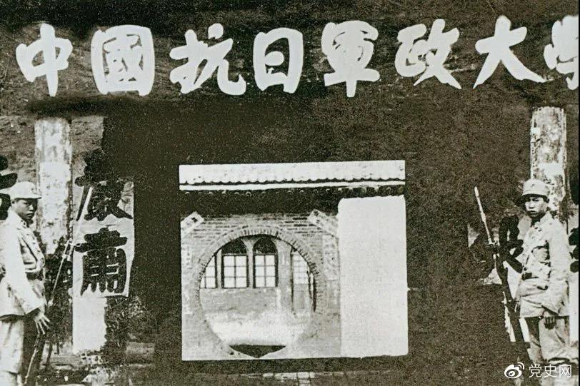1937年3月2日，毛澤東為中國(guó)人民抗日軍政大學(xué)第二期第二隊(duì)學(xué)員題詞：“要學(xué)習(xí)朱總司令：度量大如海，意志堅(jiān)如鋼。”圖為抗日軍政大學(xué)舊址。