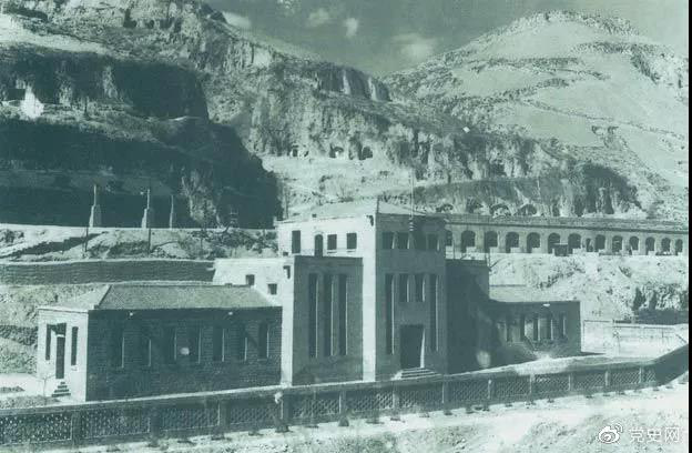 1945年2月3日 毛澤東主持中共六屆七中全會主席團(tuán)會議。圖為全會會址:延安楊家?guī)X中共中央辦公樓。