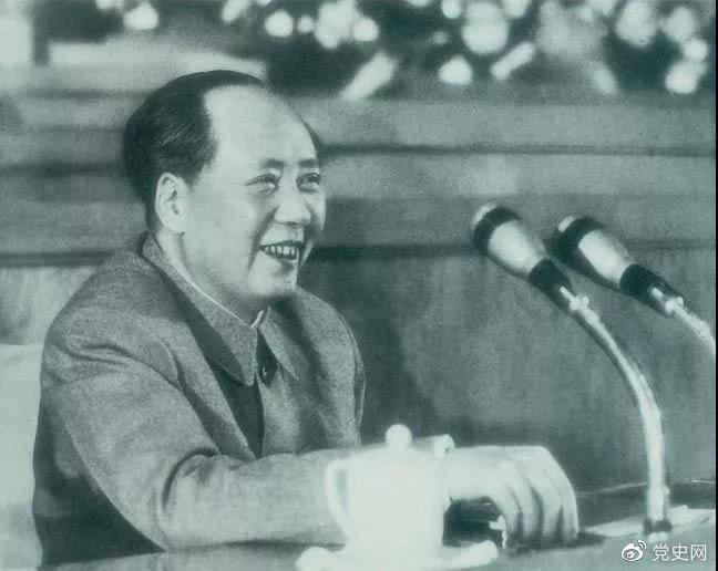 1962年1月30日,毛澤東在擴大的中央工作會議上講話。