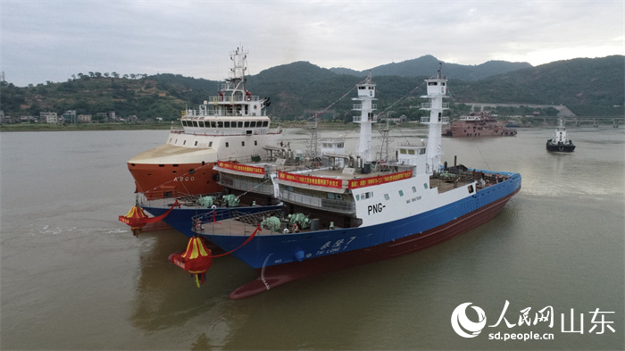 兩艘現(xiàn)代化大型金槍魚圍網(wǎng)捕撈船順利下水 中魯遠(yuǎn)洋供圖